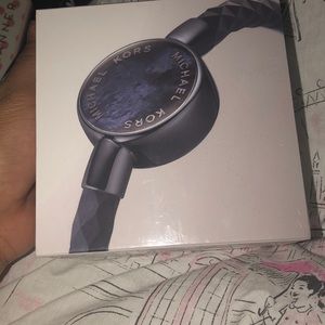 Michael Kors Access tracker